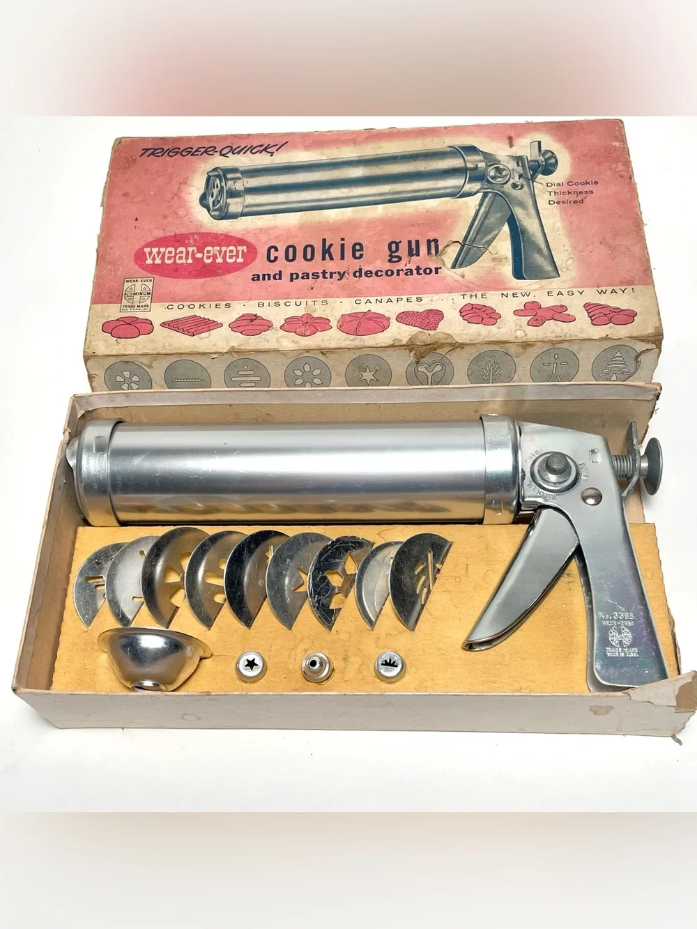 Vintage Wear Ever Cookie Gun and Pastry Decorator Trigger Quick No 3365 in box